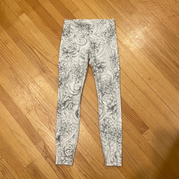 Floral Lululemon leggings - Picture 2 of 4